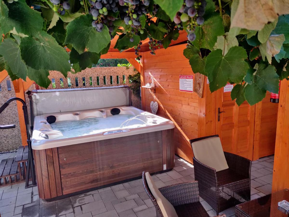 Pension Nest - Family Apartman Mosonmagyarovar Ngoại thất bức ảnh